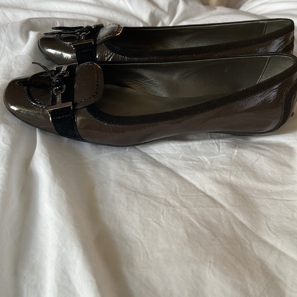 Tod’s Patent Leather Driving Shoe - Picture 2 of 6